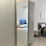 Meos 2 -zentrum-parkplatz-hofblick-gym-netflix * 라이프치히