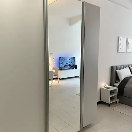 Meos 2 -zentrum-parkplatz-hofblick-gym-netflix * لبسيا