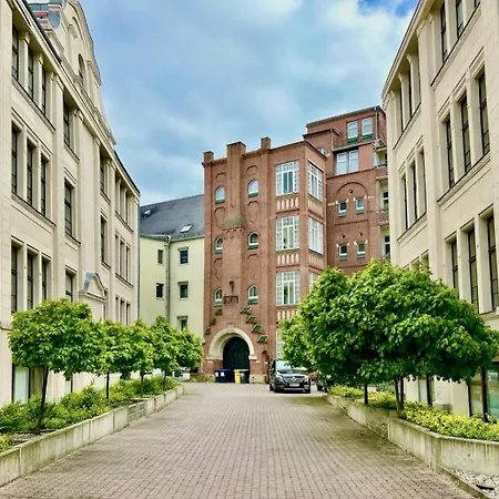 Meos 2 -zentrum-parkplatz-hofblick-gym-netflix Leipzig