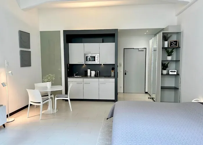 Meos 2 -zentrum-parkplatz-hofblick-gym-netflix アパート *