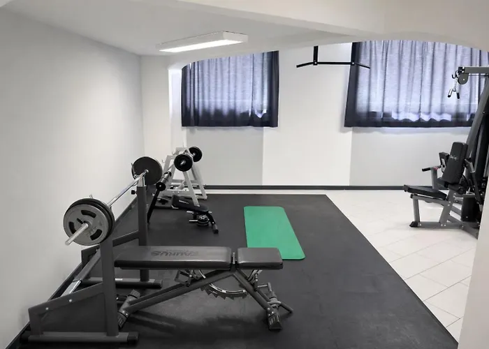 Meos 2 -zentrum-parkplatz-hofblick-gym-netflix ライプツィヒ